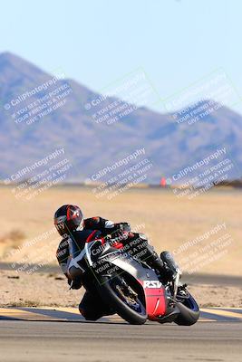 media/Jan-08-2022-SoCal Trackdays (Sat) [[1ec2777125]]/Turn 4 (1145am)/